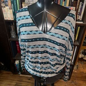Lucky Brand blue southwest XL long sleeve v-neck top